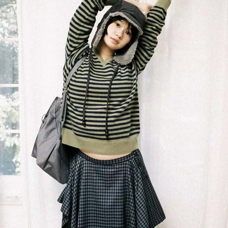 Vintage Stripe Knit Hoodie – Harajuku Style Cropped Pullover Sweater