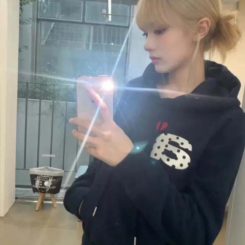 AEAE Heart Graphic Hoodie – Minimal Streetwear Casual Pullover Sweatshirt