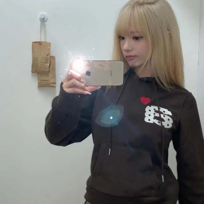 AEAE Heart Graphic Hoodie – Minimal Streetwear Casual Pullover Sweatshirt