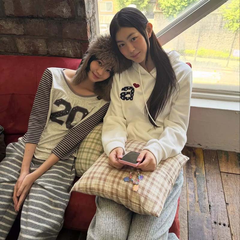 AEAE Heart Graphic Hoodie – Minimal Streetwear Casual Pullover Sweatshirt