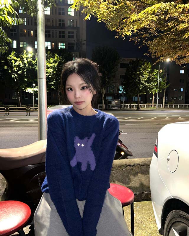 AEAE Cartoon Bear Graphic Knit Sweater – Soft Fuzzy Streetwear Pullover